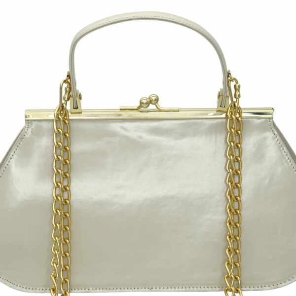 sac de haute maroquinerie, fabrication France par artisan. sac en cuir cousu main, fabrication artisanal avec chaine laiton massif. acheter sac cuir france luxe