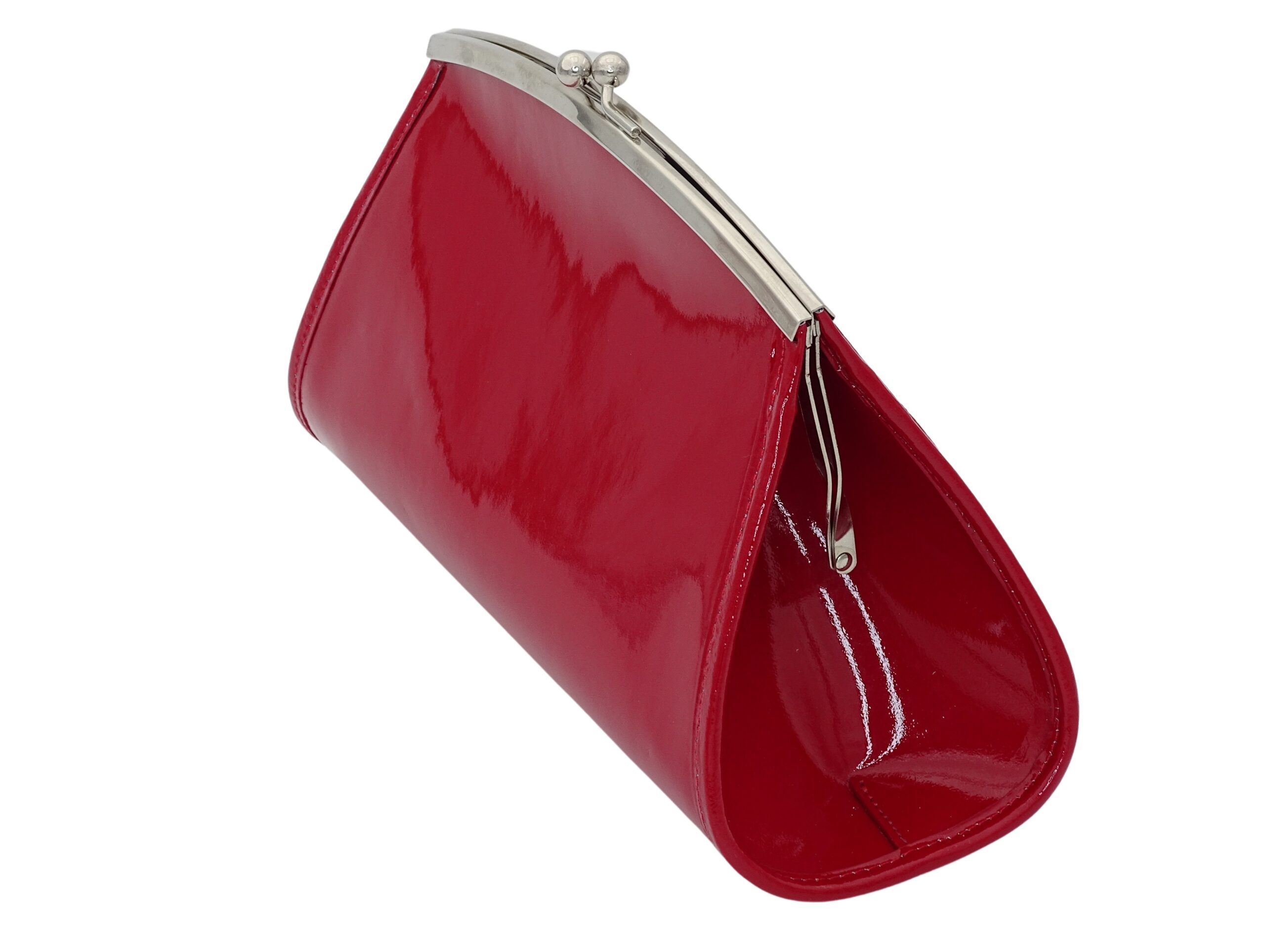Le sac a main marilyne est de couleur rouge, rouge baiser. ce sac à main est cousu à la main en france. le choix du made in france c'est aussi choisir un sac à main réalisé avec un joli cuir de couleur rouge verni