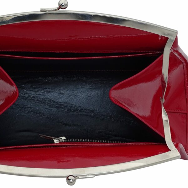le sac à main marilyne est un sac en cuir véritable de la collection de la marque Vanamantys. Le cuir de haute qualité élève ce sac au range de la haute maroquinerie.