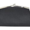 Le sac à main en véritable cuir noir grainé a été conçu en France avec du cuir de haute qualité. La métallerie montée avec soins sur ce sac à main en cuir l'élève au rang de la haute maroquinerie. made in france. le sac à main français cousu à la main par un artisan maroquiner français.